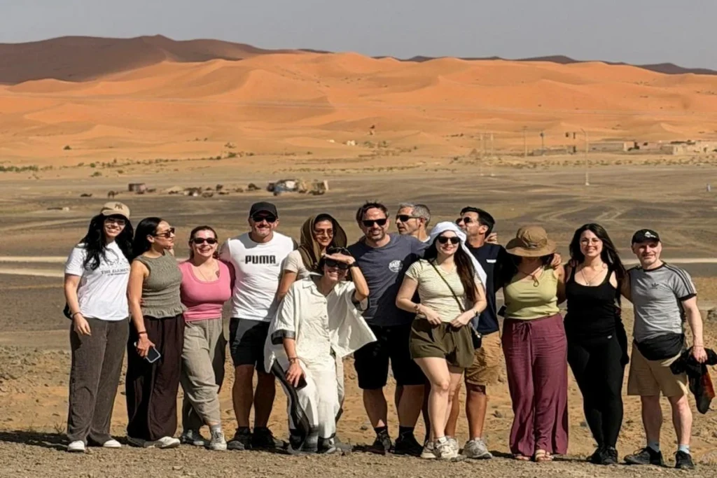 Turisti italiani nel deserto del Sahara in Marocco